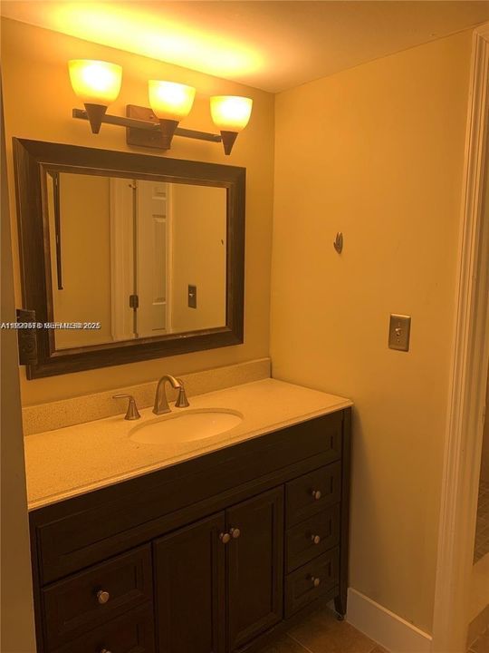 В аренду: $2,299 (2 спален, 2 ванн, 970 Квадратных фут)