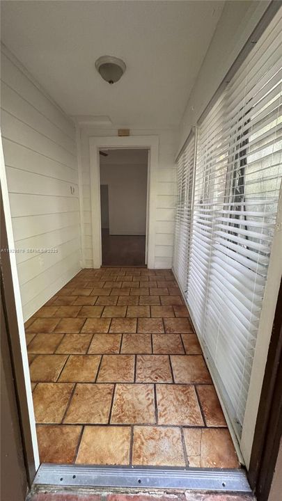 For Rent: $2,395 (2 beds, 1 baths, 1711 Square Feet)