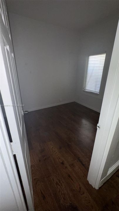 For Rent: $2,395 (2 beds, 1 baths, 1711 Square Feet)