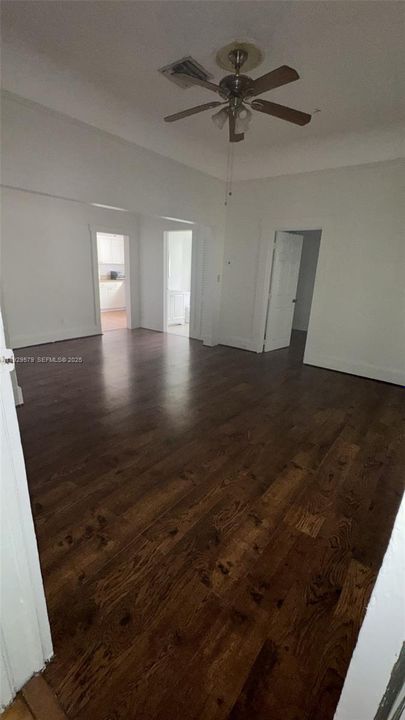 For Rent: $2,395 (2 beds, 1 baths, 1711 Square Feet)