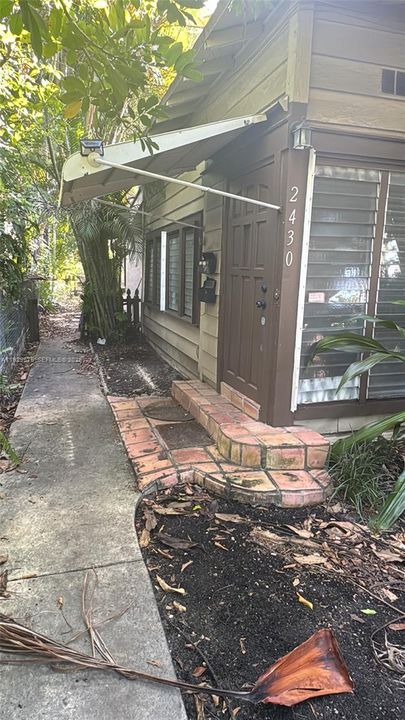 For Rent: $2,395 (2 beds, 1 baths, 1711 Square Feet)