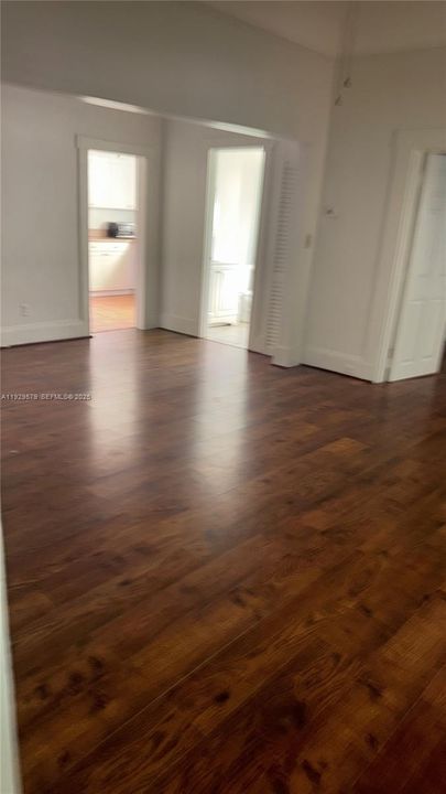 For Rent: $2,395 (2 beds, 1 baths, 1711 Square Feet)