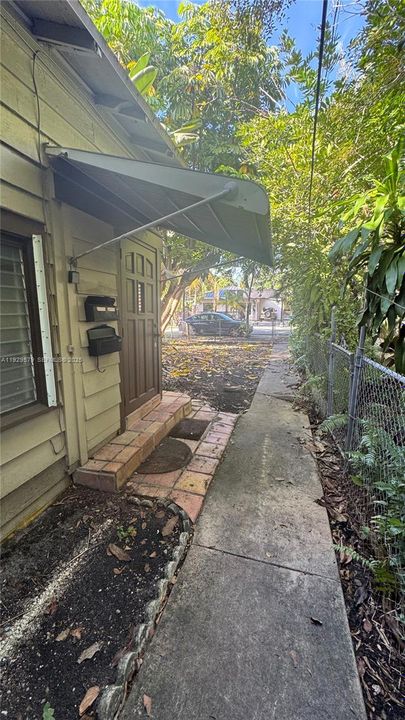 For Rent: $2,395 (2 beds, 1 baths, 1711 Square Feet)