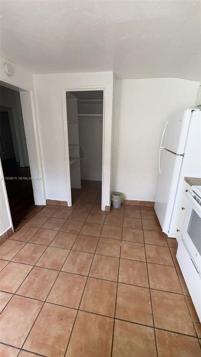 For Rent: $2,395 (2 beds, 1 baths, 1711 Square Feet)