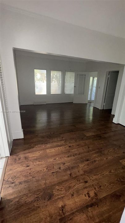 For Rent: $2,395 (2 beds, 1 baths, 1711 Square Feet)