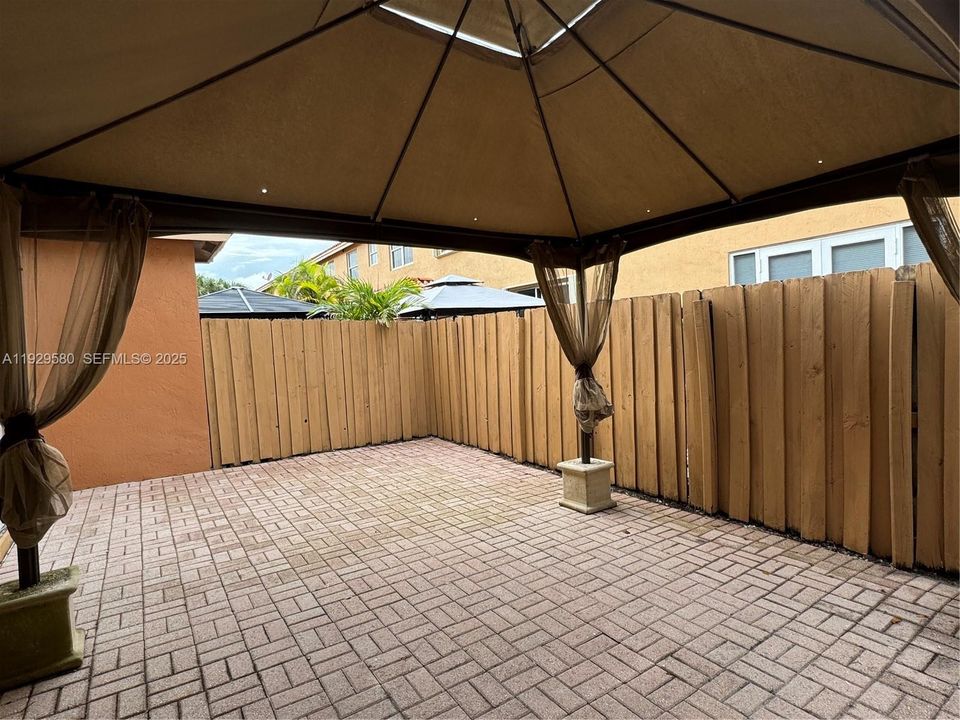 For Rent: $2,990 (3 beds, 2 baths, 1450 Square Feet)