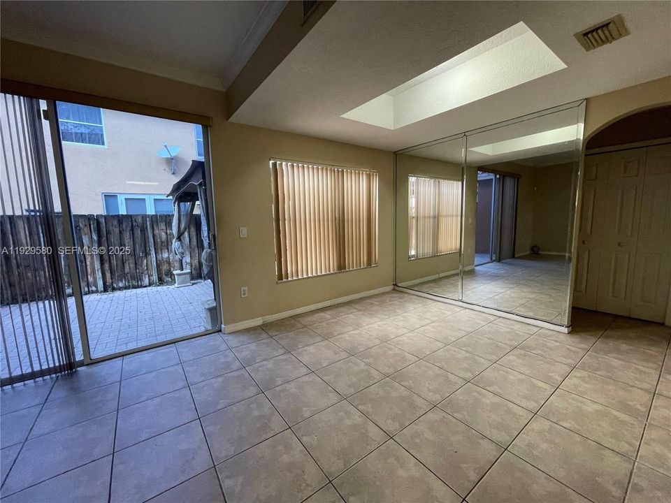 For Rent: $2,990 (3 beds, 2 baths, 1450 Square Feet)