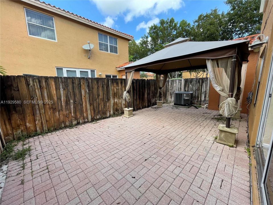 For Rent: $2,990 (3 beds, 2 baths, 1450 Square Feet)