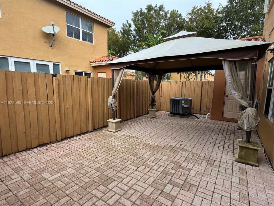 For Rent: $2,990 (3 beds, 2 baths, 1450 Square Feet)
