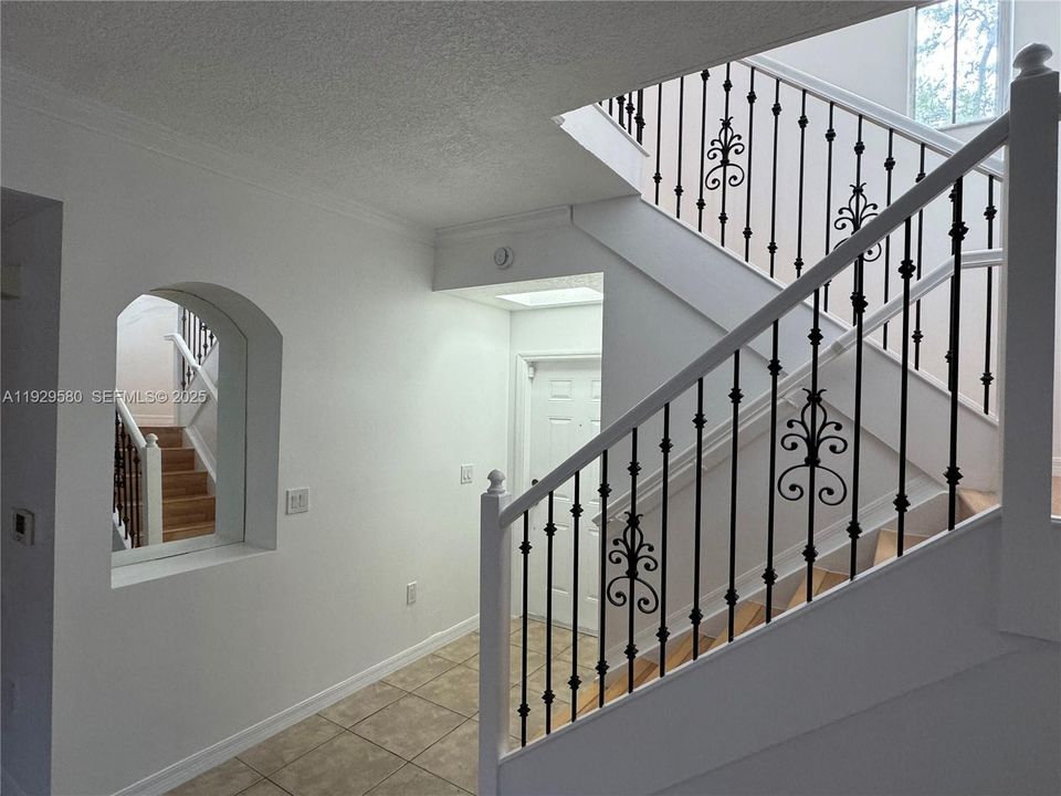 For Rent: $2,990 (3 beds, 2 baths, 1450 Square Feet)