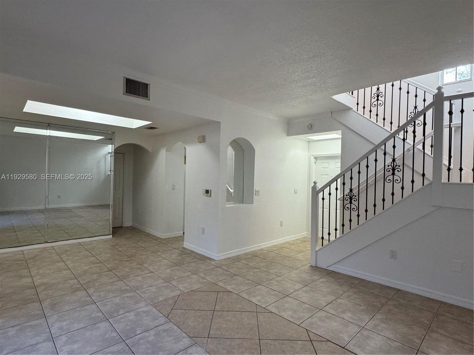 For Rent: $2,990 (3 beds, 2 baths, 1450 Square Feet)