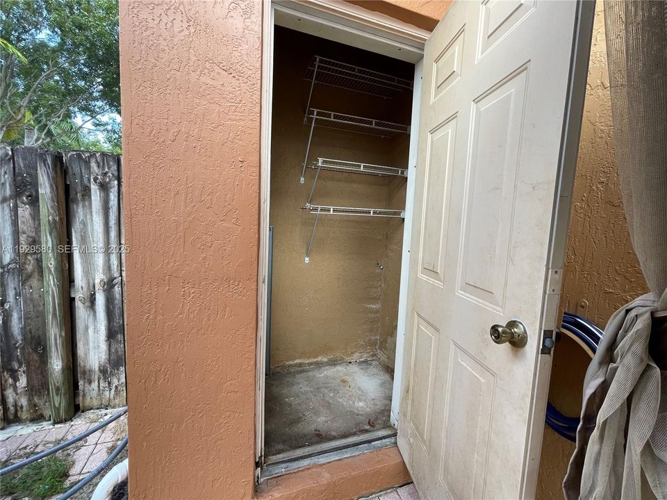 For Rent: $2,990 (3 beds, 2 baths, 1450 Square Feet)