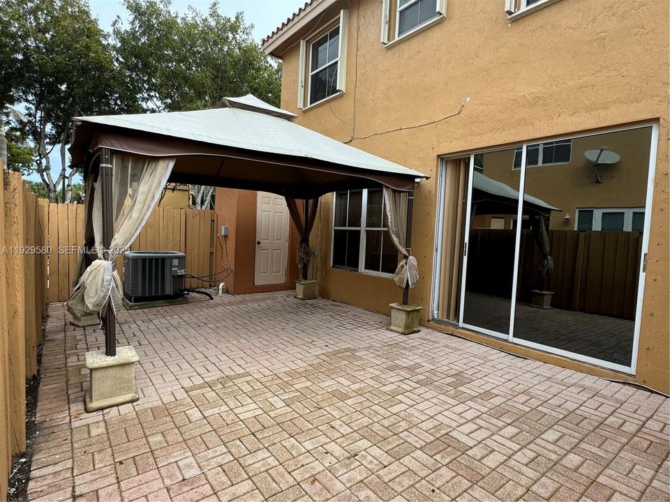 For Rent: $2,990 (3 beds, 2 baths, 1450 Square Feet)