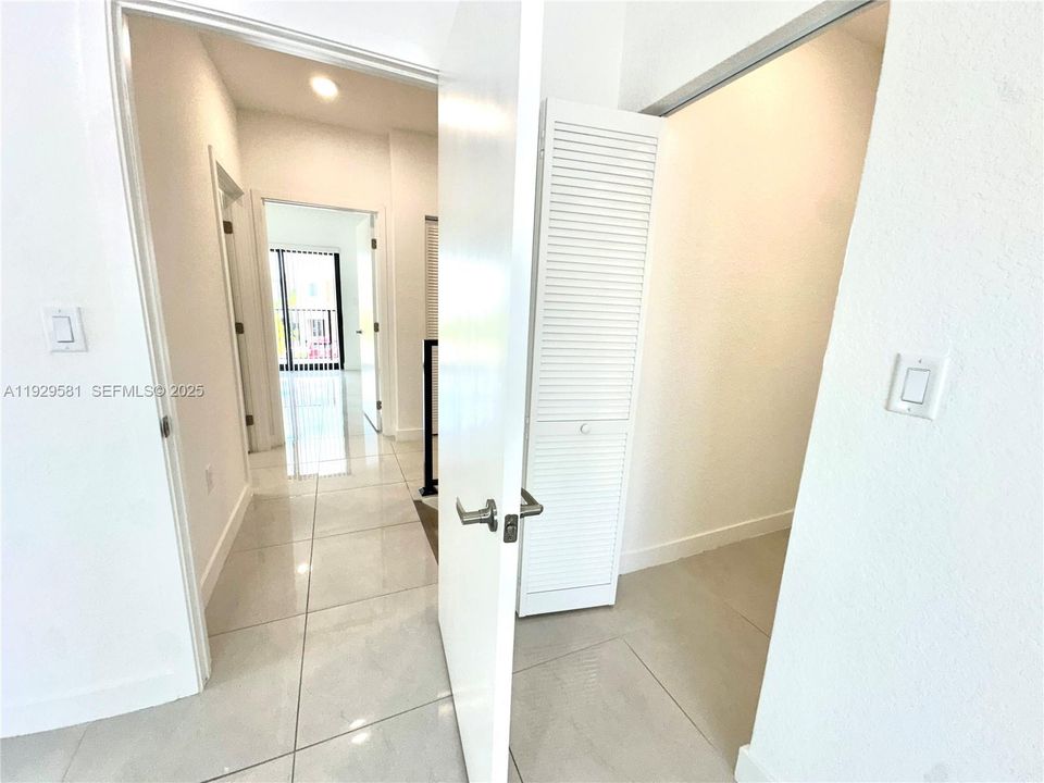 В аренду: $3,600 (5 спален, 4 ванн, 1902 Квадратных фут)