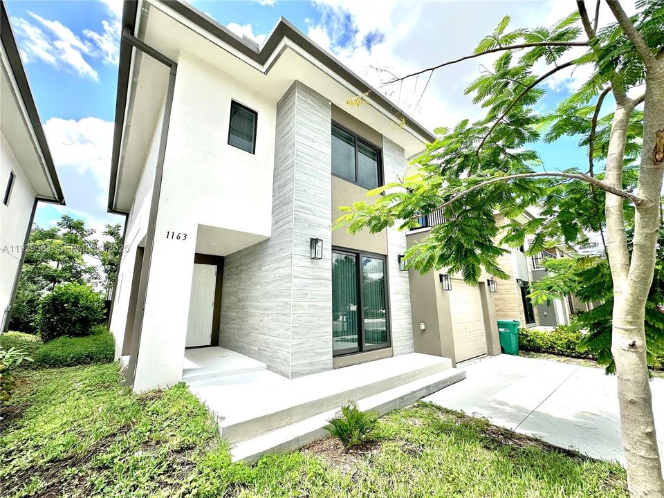 В аренду: $3,600 (5 спален, 4 ванн, 1902 Квадратных фут)