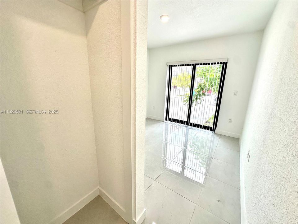 В аренду: $3,600 (5 спален, 4 ванн, 1902 Квадратных фут)