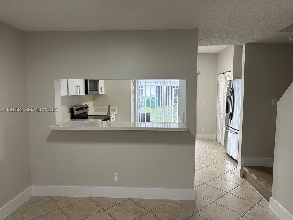 For Rent: $2,550 (2 beds, 1 baths, 1110 Square Feet)