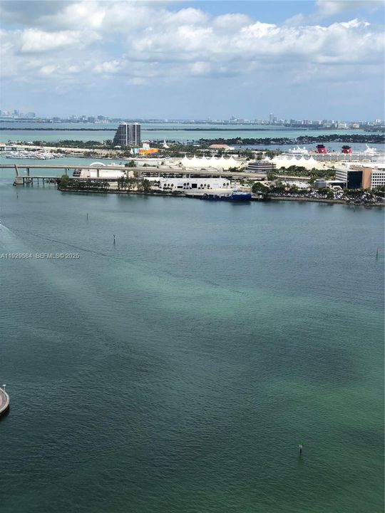 待售: $1,800,000 (2 贝兹, 2 浴室, 1572 平方英尺)