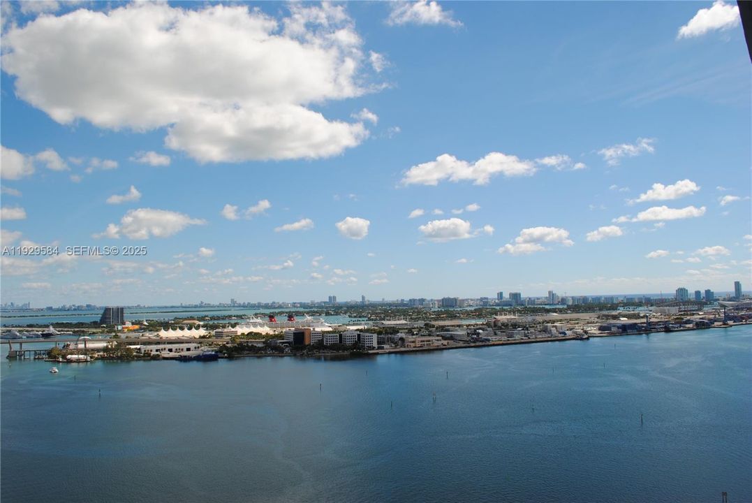 待售: $1,800,000 (2 贝兹, 2 浴室, 1572 平方英尺)