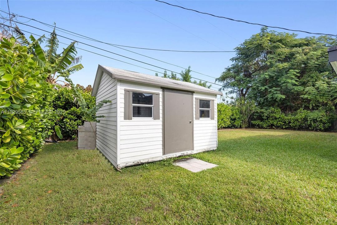 En Venta: $659,000 (4 camas, 3 baños, 1745 Pies cuadrados)