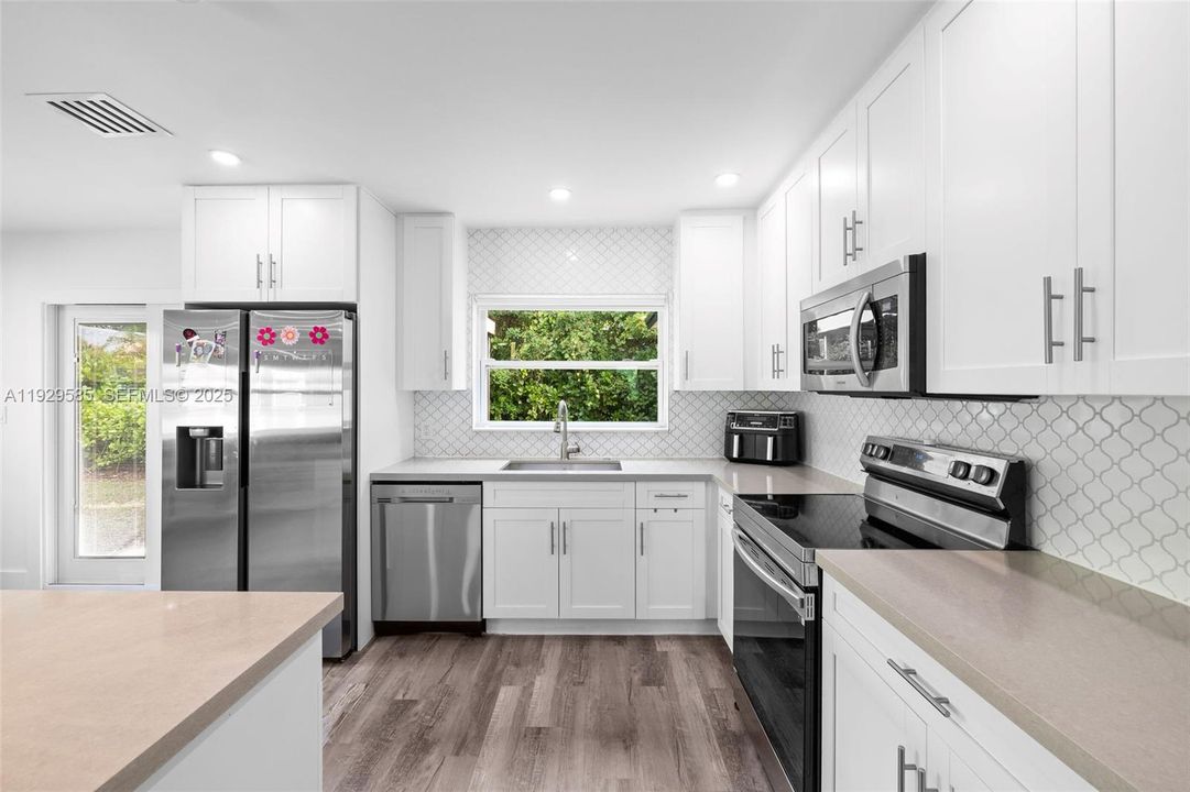 En Venta: $659,000 (4 camas, 3 baños, 1745 Pies cuadrados)