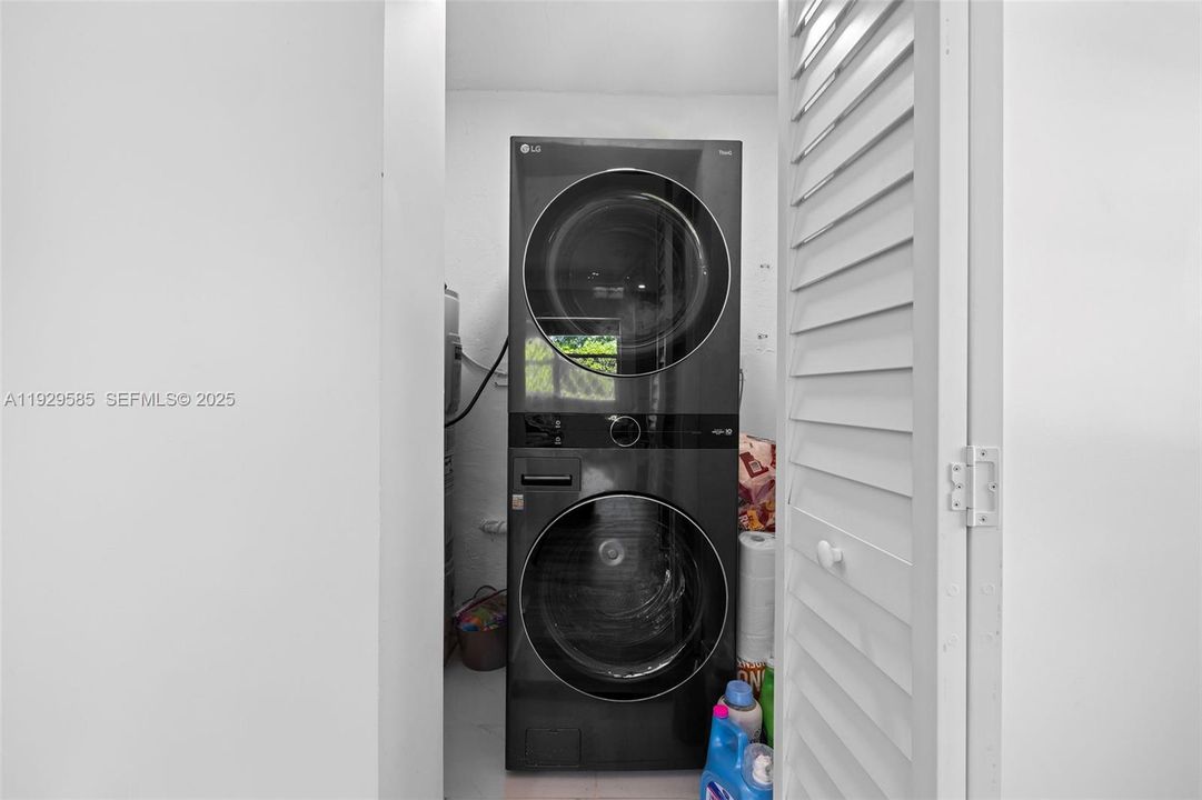 En Venta: $659,000 (4 camas, 3 baños, 1745 Pies cuadrados)