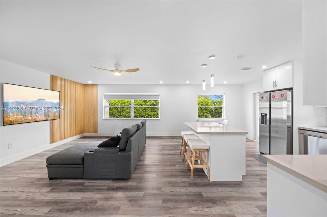 En Venta: $659,000 (4 camas, 3 baños, 1745 Pies cuadrados)