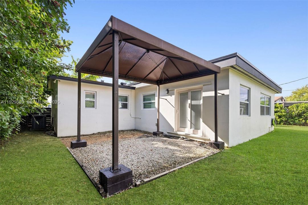 En Venta: $659,000 (4 camas, 3 baños, 1745 Pies cuadrados)