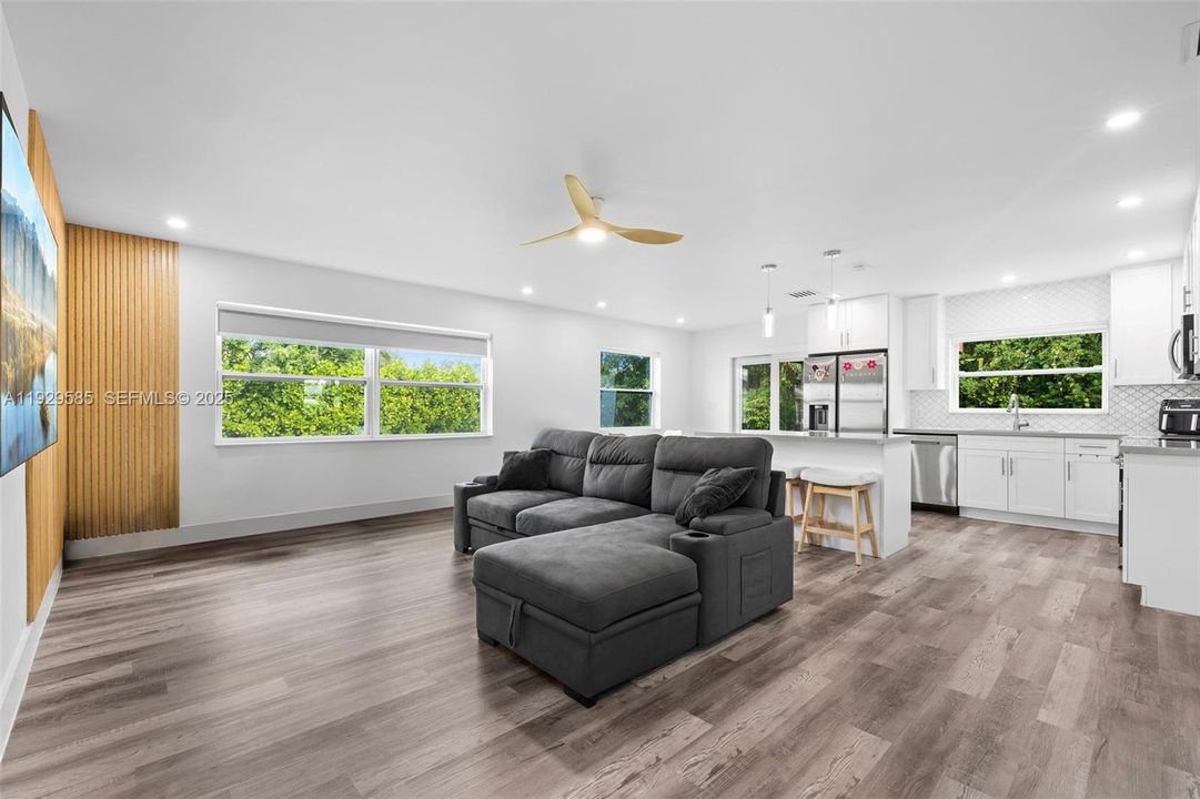 En Venta: $659,000 (4 camas, 3 baños, 1745 Pies cuadrados)