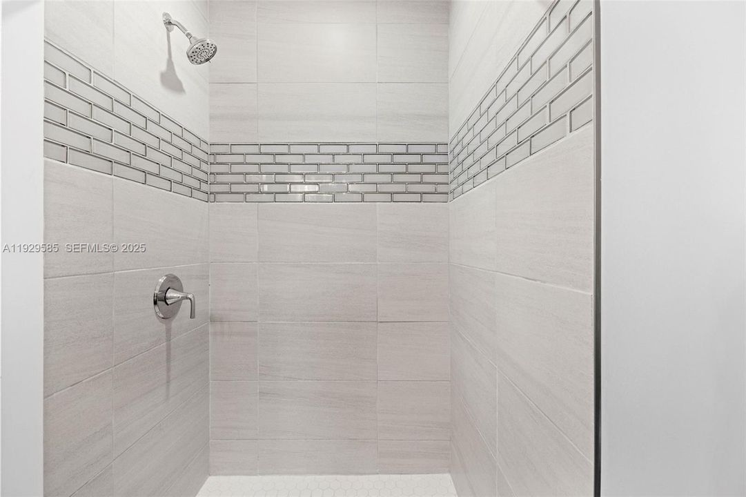 En Venta: $659,000 (4 camas, 3 baños, 1745 Pies cuadrados)