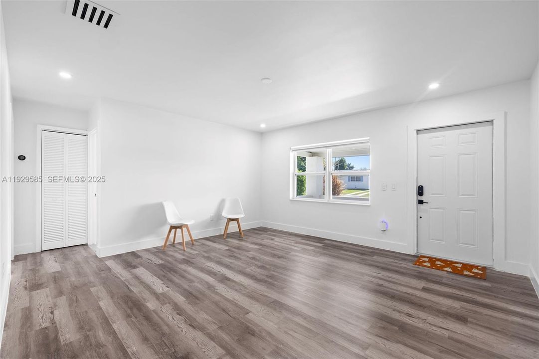 En Venta: $659,000 (4 camas, 3 baños, 1745 Pies cuadrados)