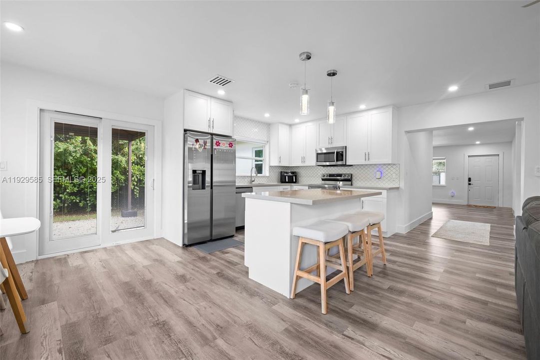 En Venta: $659,000 (4 camas, 3 baños, 1745 Pies cuadrados)