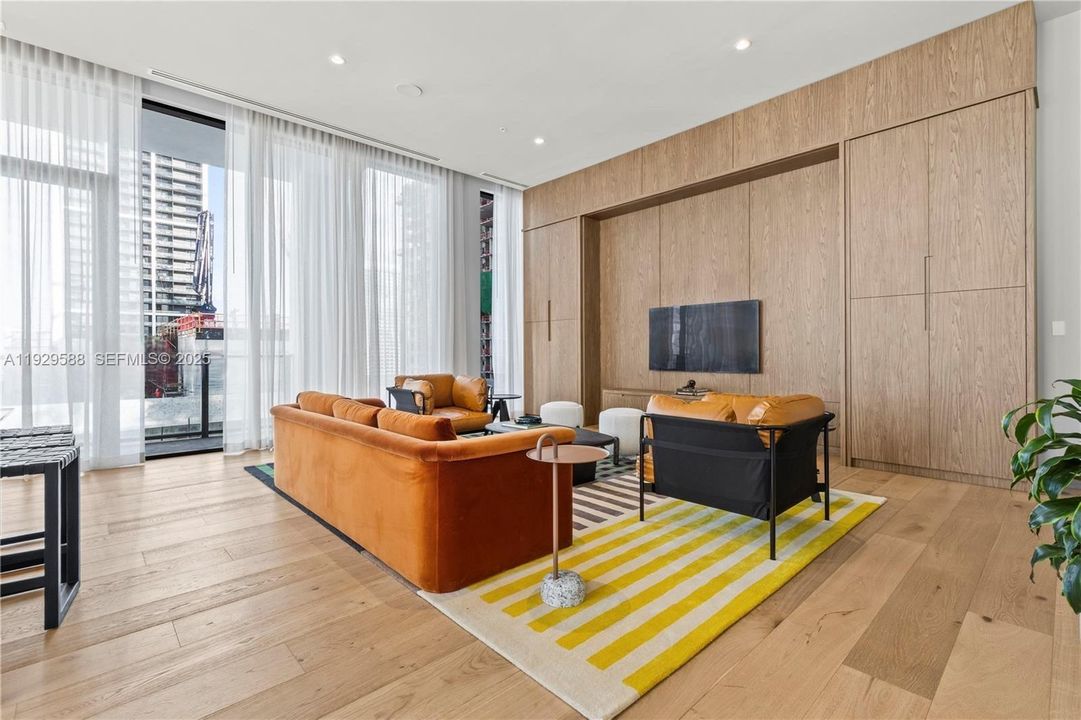 For Sale: $609,000 (1 beds, 1 baths, 600 Square Feet)