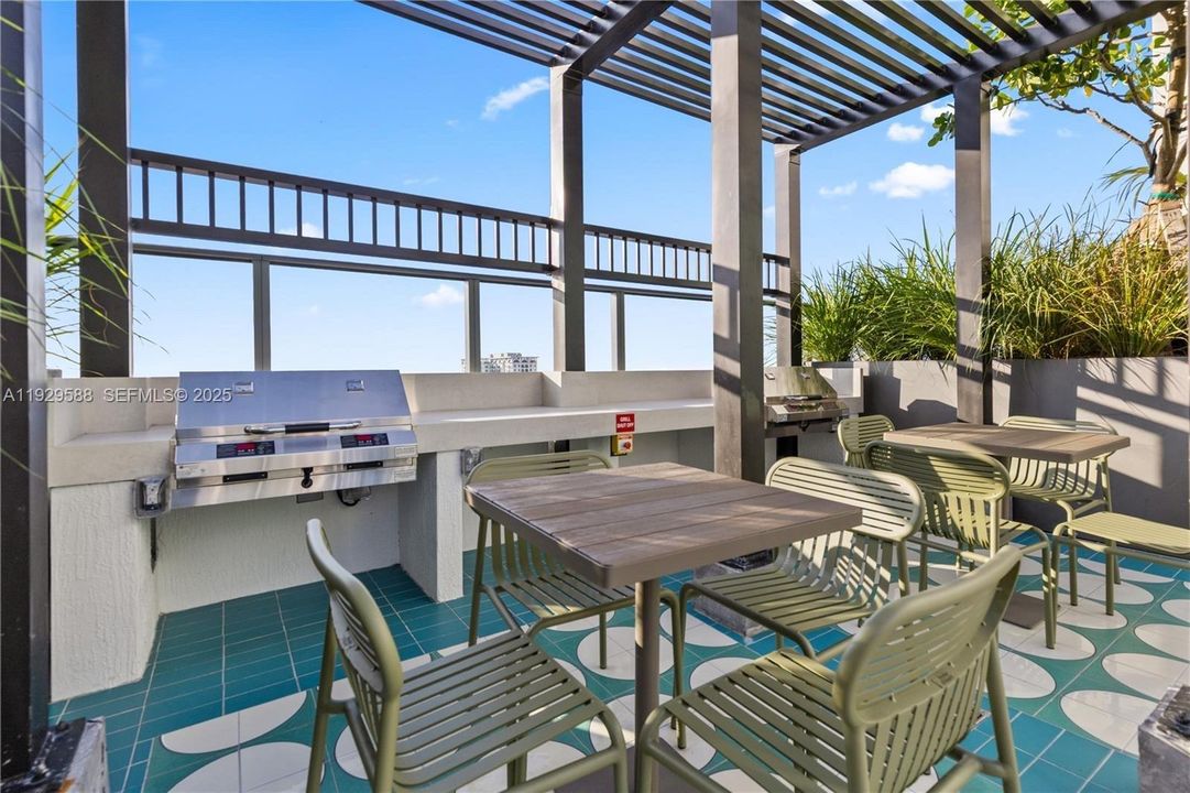 For Sale: $609,000 (1 beds, 1 baths, 600 Square Feet)