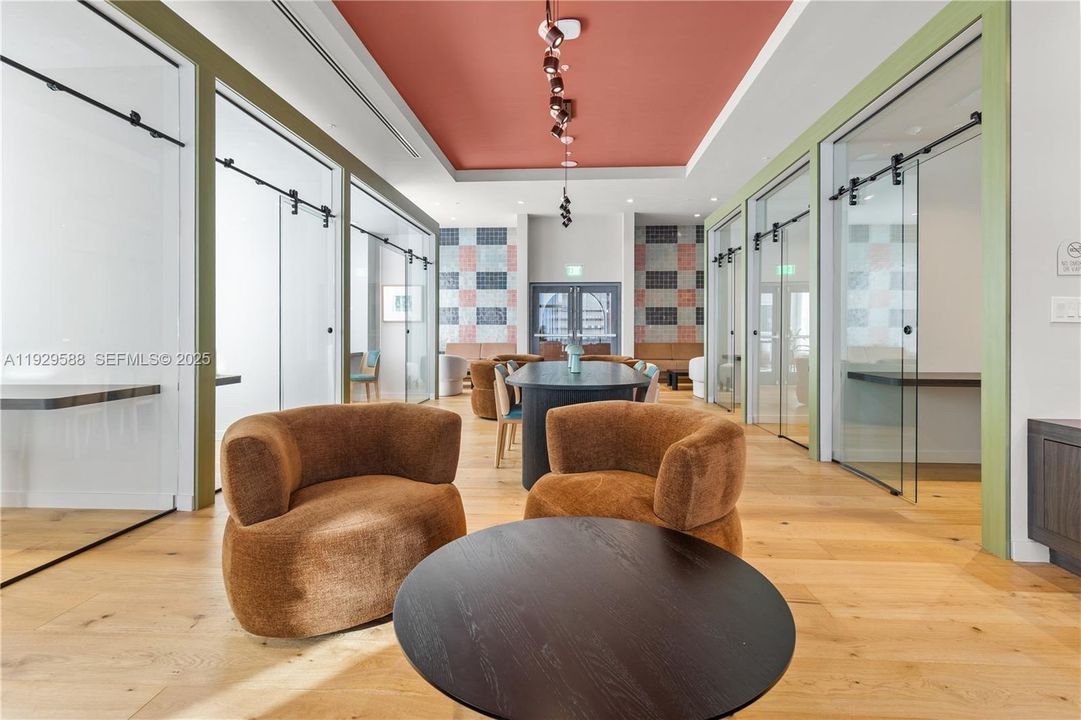 For Sale: $609,000 (1 beds, 1 baths, 600 Square Feet)