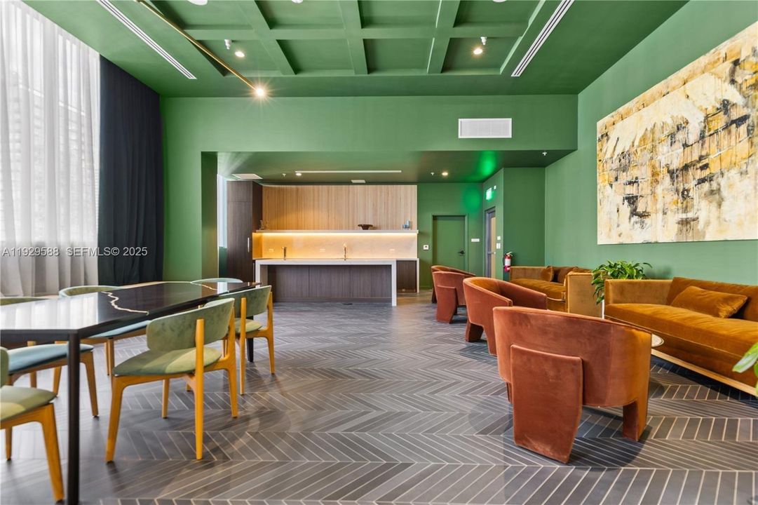 For Sale: $609,000 (1 beds, 1 baths, 600 Square Feet)