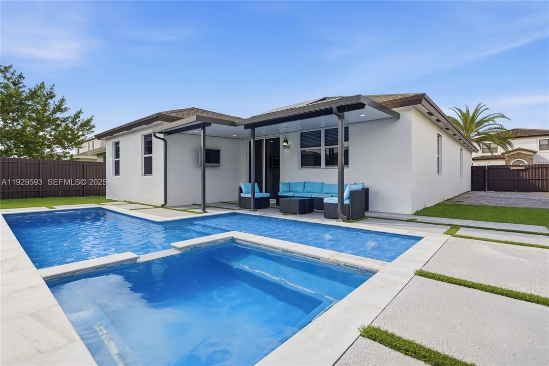 На продажу: $700,000 (4 спален, 2 ванн, 1799 Квадратных фут)