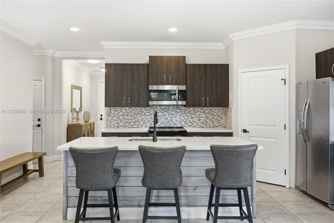 На продажу: $700,000 (4 спален, 2 ванн, 1799 Квадратных фут)