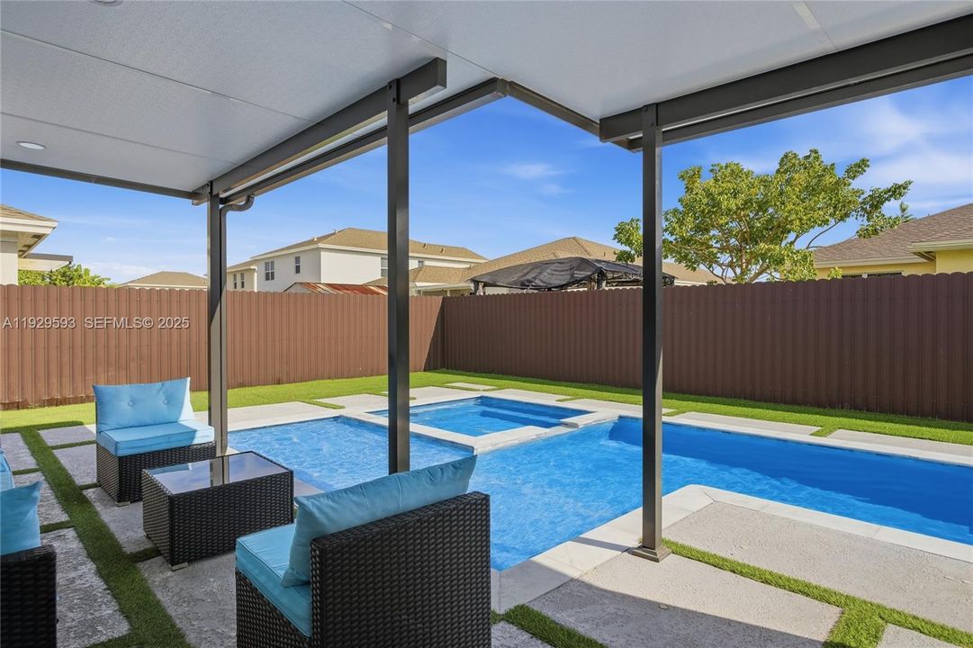 На продажу: $700,000 (4 спален, 2 ванн, 1799 Квадратных фут)