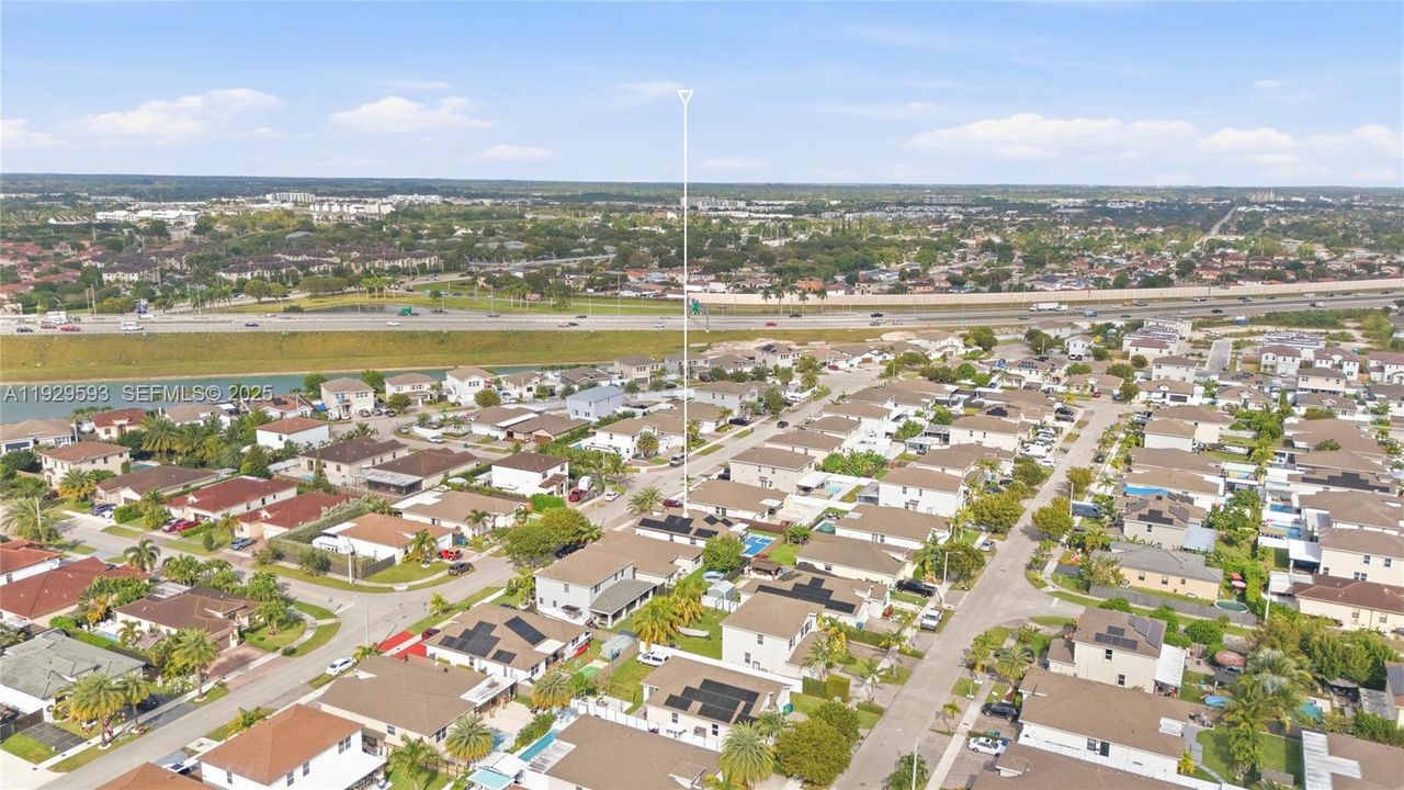 На продажу: $700,000 (4 спален, 2 ванн, 1799 Квадратных фут)