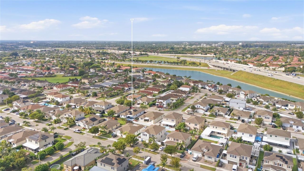 На продажу: $700,000 (4 спален, 2 ванн, 1799 Квадратных фут)