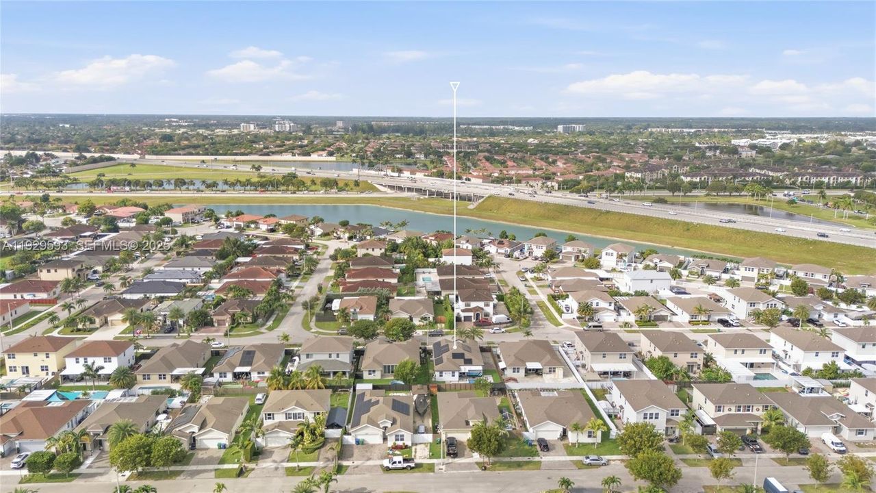 На продажу: $700,000 (4 спален, 2 ванн, 1799 Квадратных фут)