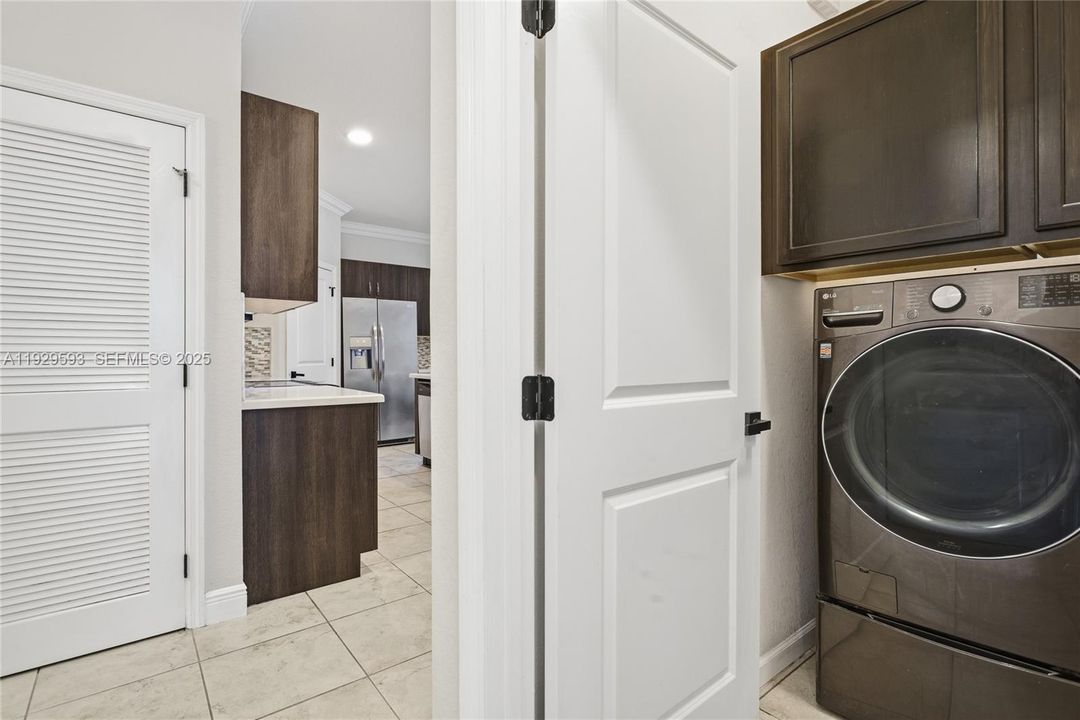 На продажу: $700,000 (4 спален, 2 ванн, 1799 Квадратных фут)