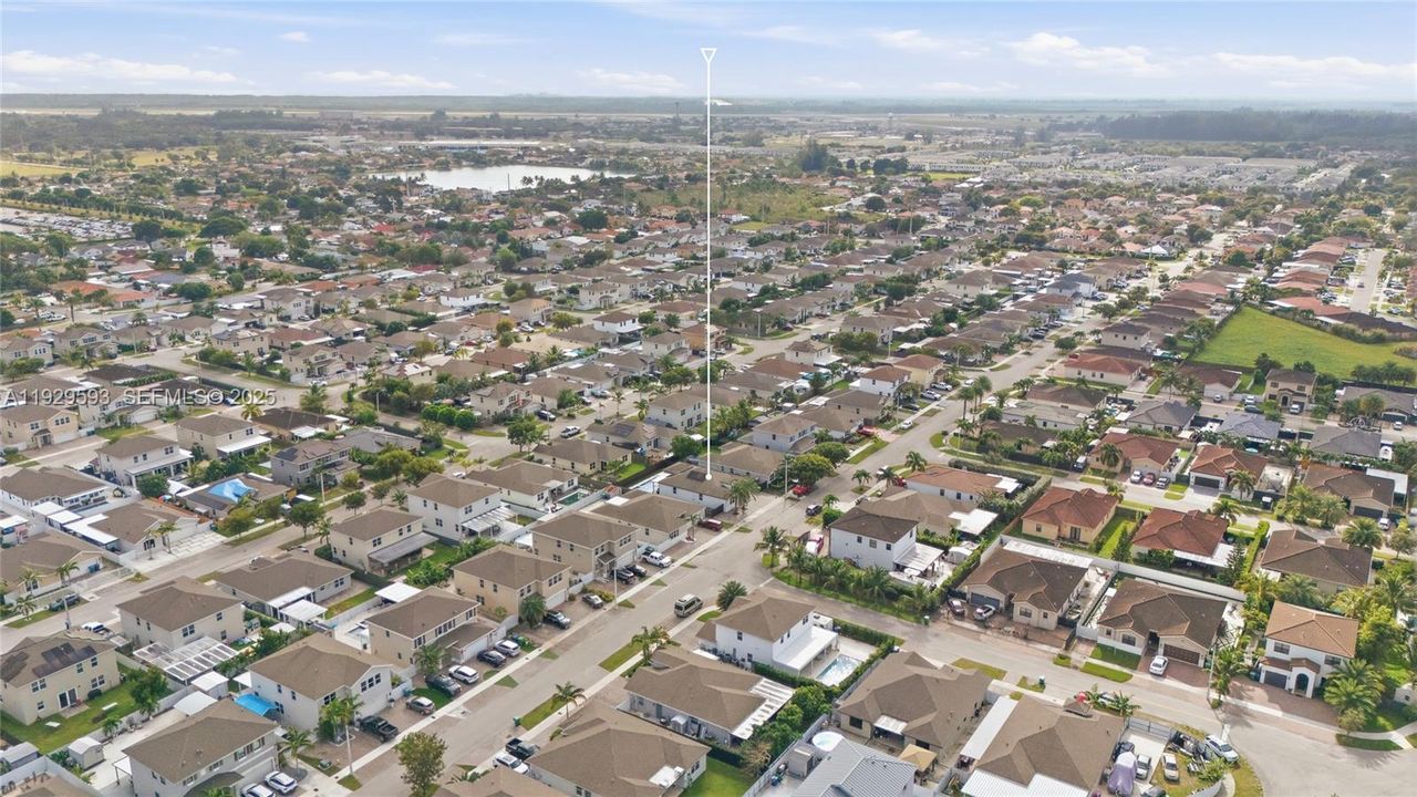 На продажу: $700,000 (4 спален, 2 ванн, 1799 Квадратных фут)