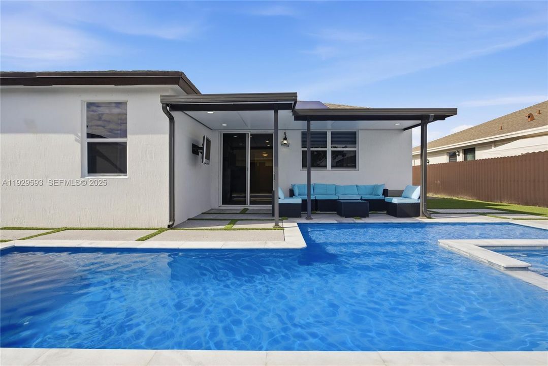 На продажу: $700,000 (4 спален, 2 ванн, 1799 Квадратных фут)