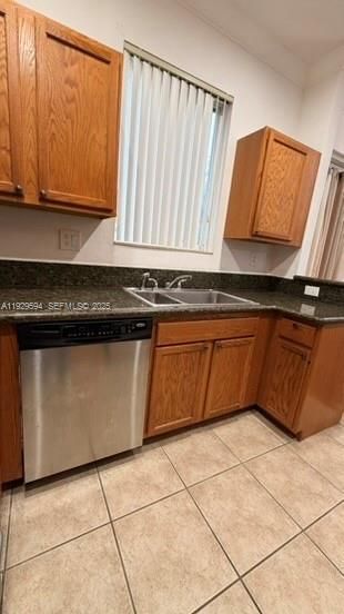 En Renta: $3,250 (4 camas, 3 baños, 1687 Pies cuadrados)