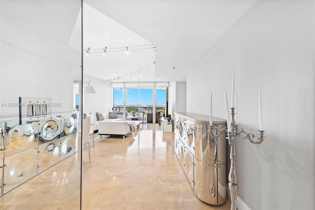 For Rent: $8,500 (2 beds, 2 baths, 1400 Square Feet)