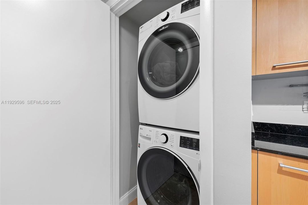 For Rent: $8,500 (2 beds, 2 baths, 1400 Square Feet)