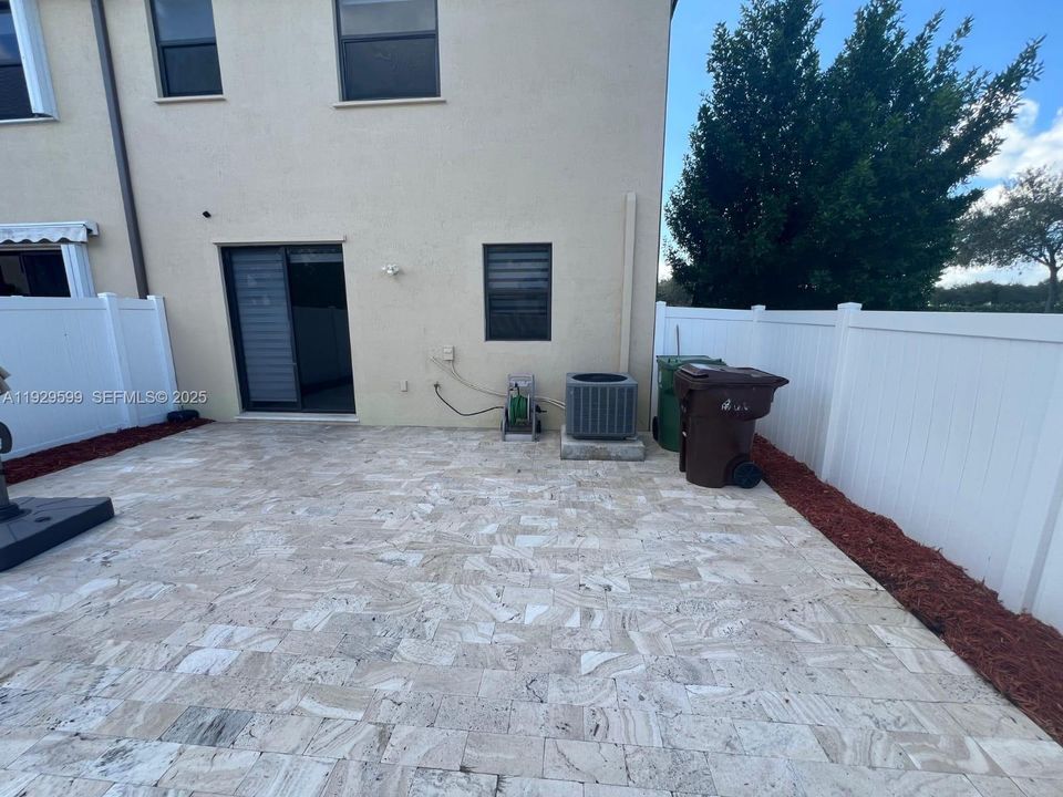 В аренду: $3,699 (3 спален, 2 ванн, 1592 Квадратных фут)