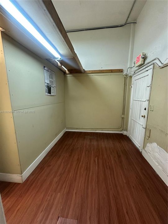 出租: $2,550 (0 贝兹, 0 浴室, 0 平方英尺)